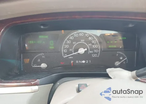 2003 Lincoln Town Car Executive из США, поврежденный, VIN 1LNHM81W03Y601824